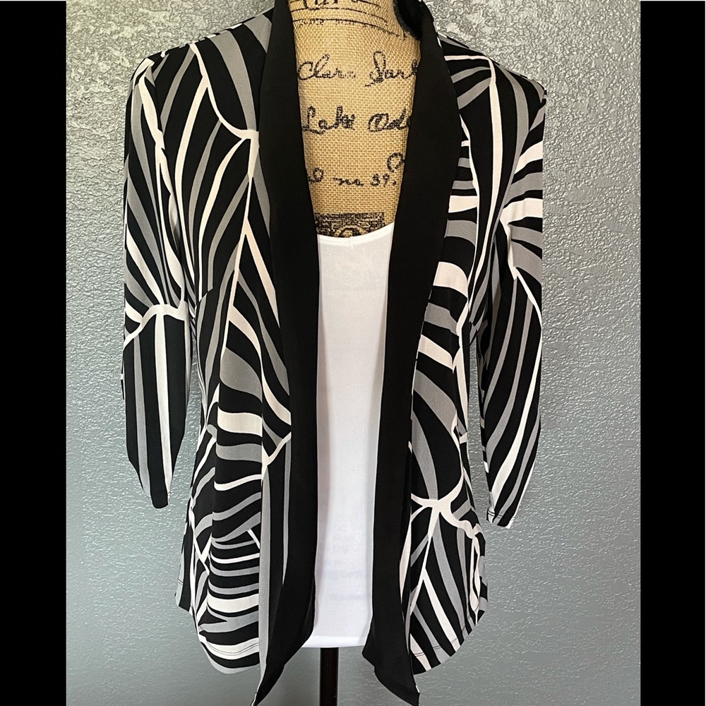 ⭕️Abstract Black-White-Grey Perception Jacket sz 8
